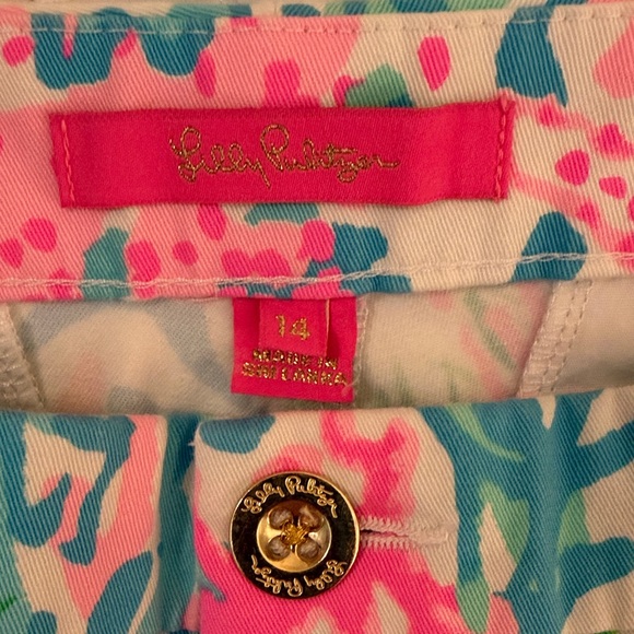 Lilly Pulitzer Vibrant Coral and Starfish Pattern - Picture 6 of 7